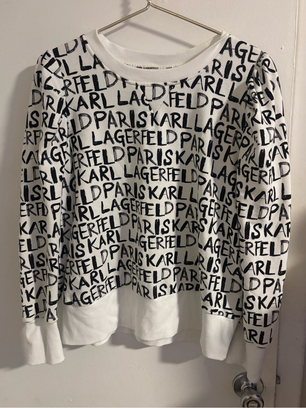 Karl Lagerfeld Paris Logo Print Sweatshirt White Black Size XL
(1096)